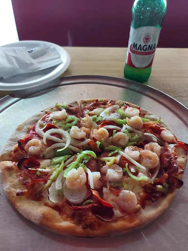 Luis Pizza Palace photo 3